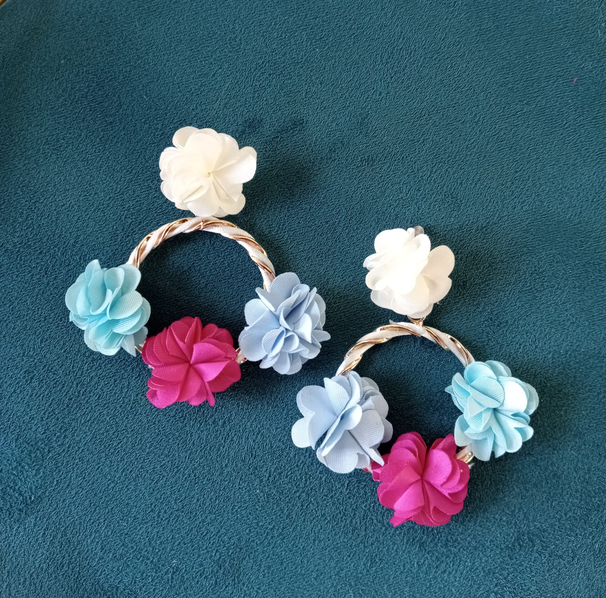 pendientes rosas colores